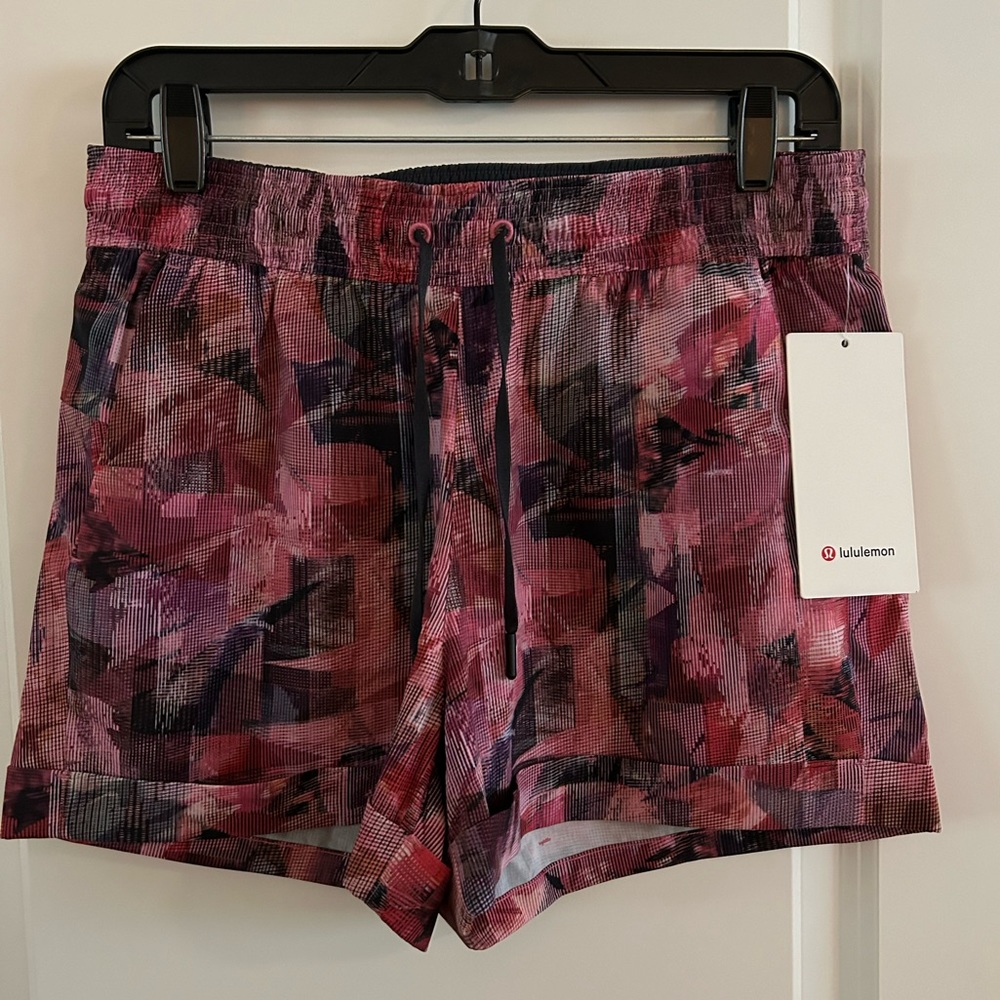 Lululemon Spring Break Away Shorts Brand New with Tags